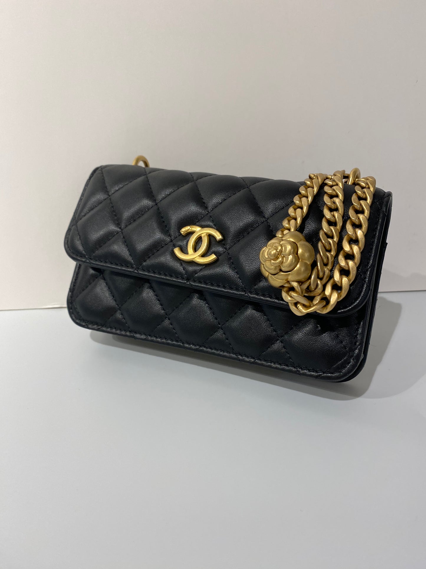 Chanel 23c phone bag camellia