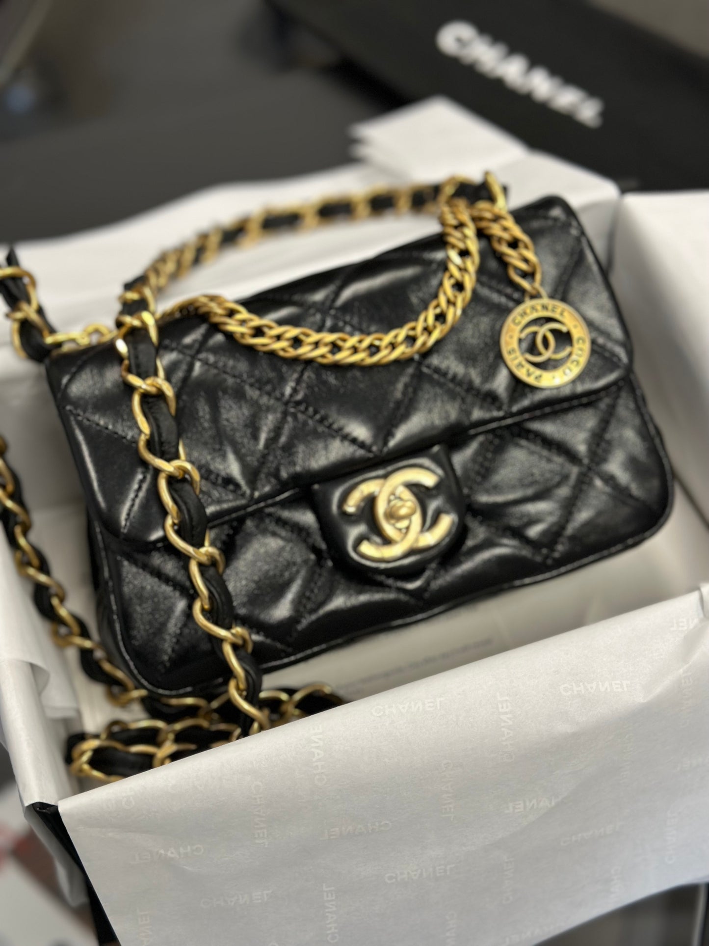 Chanel - Handbag - 23S Flap Bag With Chunky Chain Round CC Logo 20cm - Black Gold - AS4012 B10669 94305 - £4,660.00